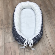 Load image into Gallery viewer, Ungbarnahreiður - Stjörnur Grátt&Hvítt