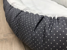 Load image into Gallery viewer, Ungbarnahreiður - Doppur Grátt&Hvítt