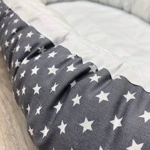 Load image into Gallery viewer, Ungbarnahreiður - Stjörnur Grátt&Hvítt