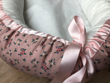 Load image into Gallery viewer, Ungbarnahreiður - Bleik blóm & hvítt