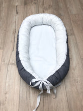 Load image into Gallery viewer, Ungbarnahreiður - Doppur Grátt&Hvítt