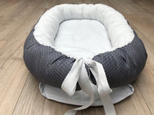 Load image into Gallery viewer, Ungbarnahreiður - Doppur Grátt&Hvítt