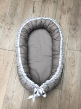 Load image into Gallery viewer, Ungbarnahreiður - Grábrúnt með blúndu